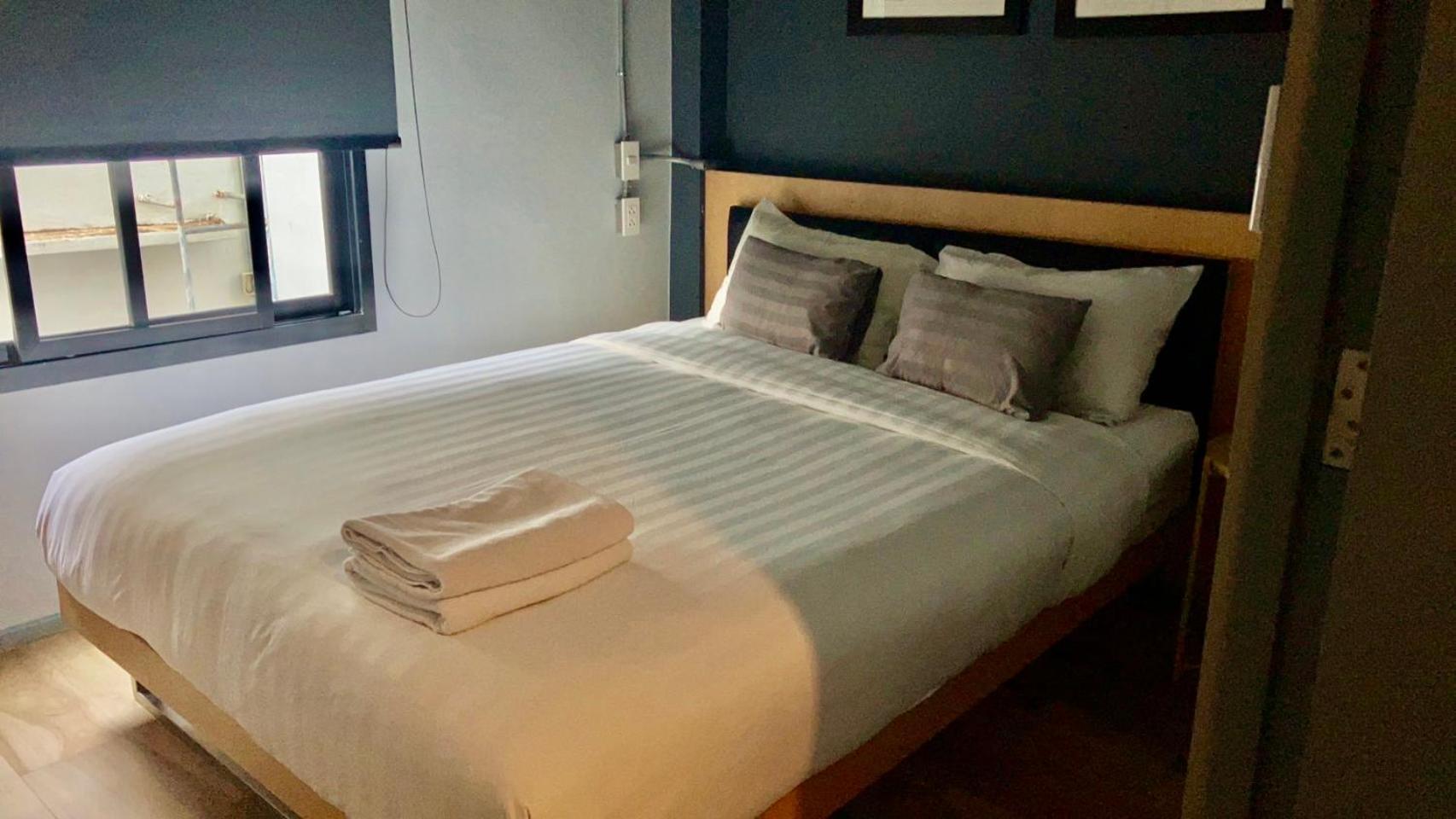 Bangkok Silom Chat Box Hostel ภายนอก รูปภาพ