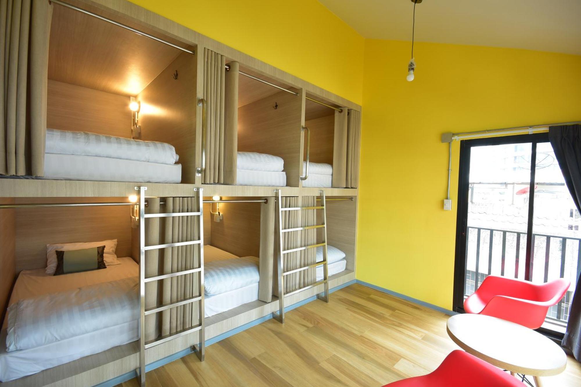 Bangkok Silom Chat Box Hostel ภายนอก รูปภาพ