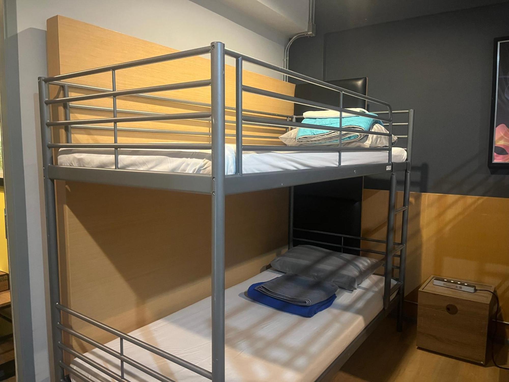 Bangkok Silom Chat Box Hostel ภายนอก รูปภาพ