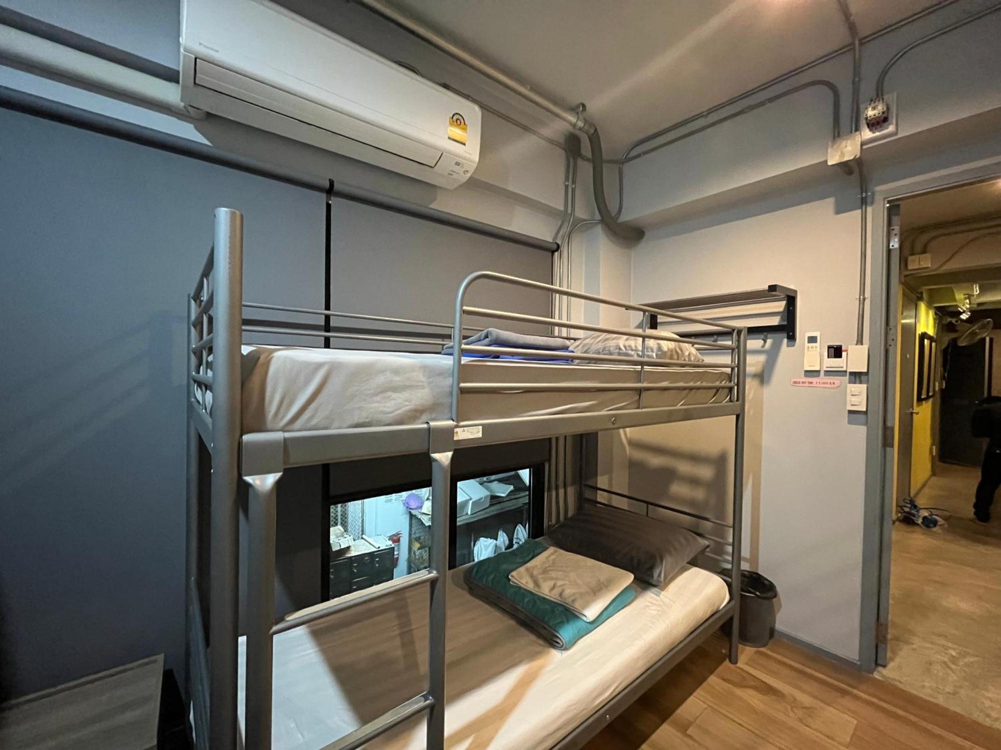 Bangkok Silom Chat Box Hostel ภายนอก รูปภาพ