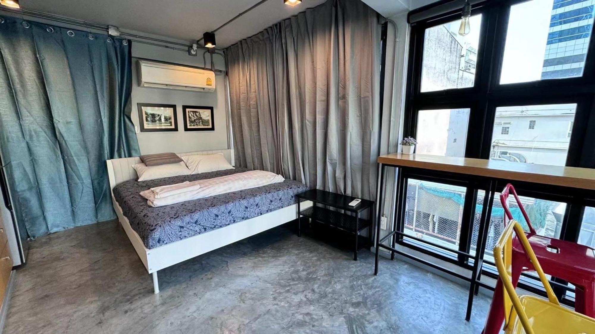 Bangkok Silom Chat Box Hostel ภายนอก รูปภาพ